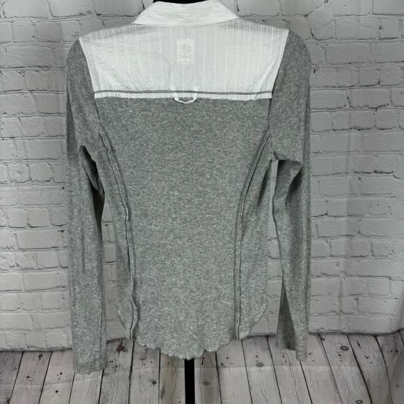 Tiny By Anthropologie Gray and White Long Sleeve Ribbed Button Down Size Small - Picture 3 of 6